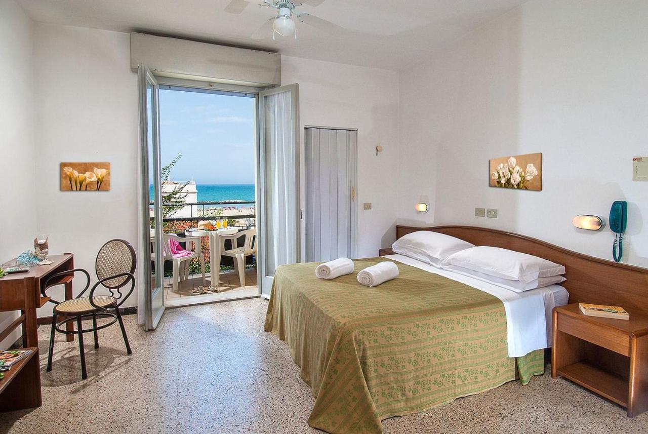 Hotel Ninfea Cattolica Zewnętrze zdjęcie
