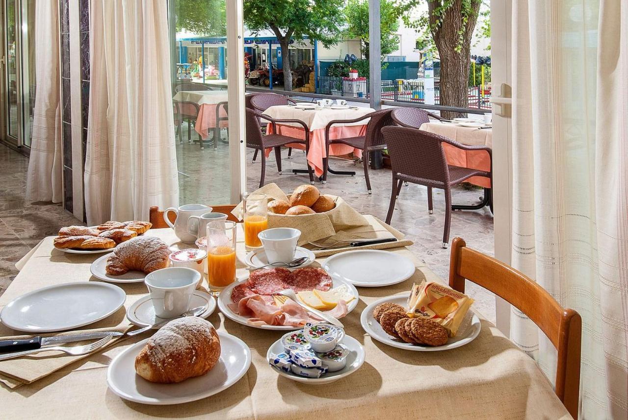 Hotel Ninfea Cattolica Zewnętrze zdjęcie