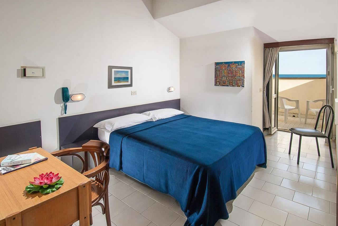 Hotel Ninfea Cattolica Zewnętrze zdjęcie